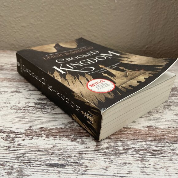 Crooked Kingdom by Leigh Bardugo Shadow and Bone Six of Crows Book 2 Paperback - Picture 2 of 4
